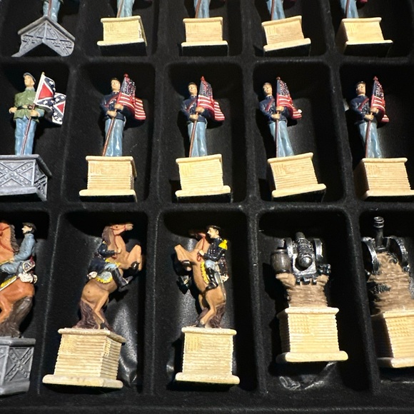 Civil War Chess - The North Battles the South - Picture 4 of 6